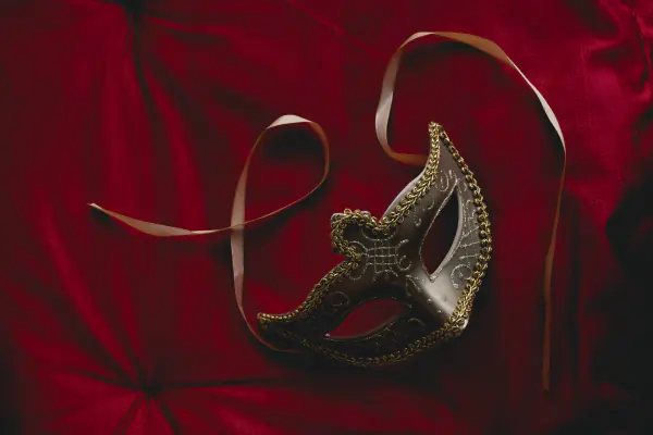 Mask on red